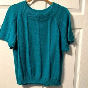 Women’s large Emerald green sweater with short sleeves and cable detail